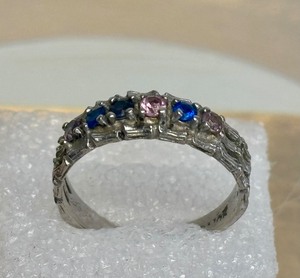 lot 254 image: Genuine Solid 10K White Gold Ring wInset Pink & Blue Gemstones