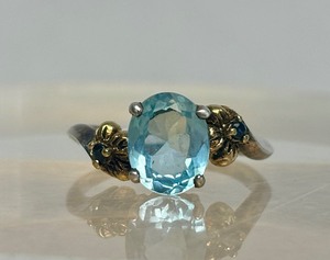 lot 256 image: Genuine Solid 18K Gold & Sterling Silver Ring wLarge Aquamarine 