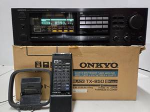 lot 260 image: Working Vintage ONKYO Model TX-850 Amplifier Tuner wOriginal Box
