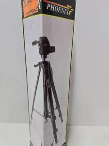 lot 264 image: Brand New CHEETAH Tripod