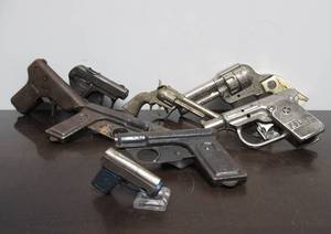 lot 217 image: Lot of Assorted Vintage Cap Guns & Toy Guns