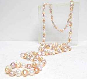 lot 223 image: Extra Long 58 Strand of 2-Toned Genuine Pearls
