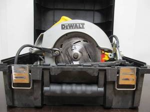lot 149 image: Excellent Like-New Working DEWALT Model DW369 Circular Saw wCase