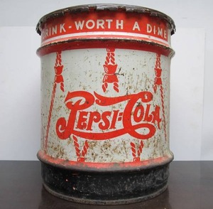 lot 151 image: Large Old Vintage PEPSI COLA 5 Gallon Drum wOriginal Lid