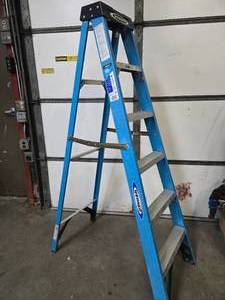 lot 402 image: Sturdy Solid WERNER Blue Fiberglass 6 Ladder