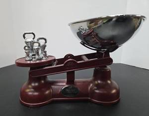 lot 401 image: Excellent Quality THE SALTER Staffordshire Cast Iron Counter Scale wWeights