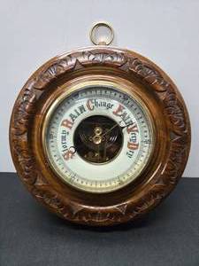 lot 405 image: Quality Antique 8.5 Round Wall Barometer