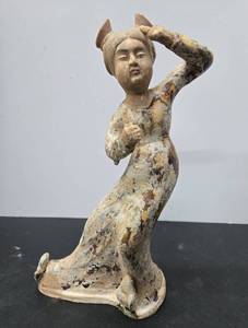 lot 418 image: Vintage Chinese Tang Dynasty Style Clay Dancing Lady Sculpturee