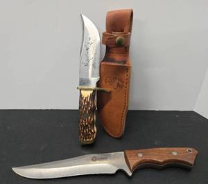 lot 323 image: 2 Large Hunting Knives - Boker & Schrade