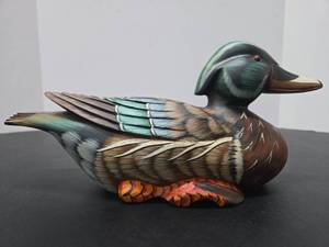 lot 326 image: Beautiful & Highly Detailed Painted Wood Duck Decoy