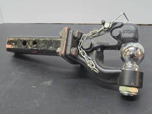lot 352 image: Quality Heavy Duty 8-Ton BUYERS Ball Hitch 