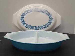 lot 355 image: Vintage PYREX Divided Dish wLid