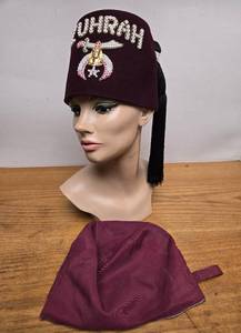 lot 376 image: Vintage ZUHRAH Shriners Fez Cap 