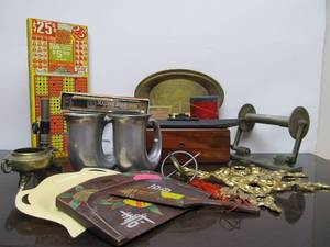 lot 279 image: Large Estate Group of Assorted Vintage Items 