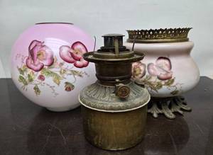 lot 304 image: Beautiful Antique Victorian Fostoria Gone with the Wind Oil Lamp 