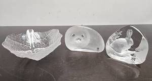 lot 307 image: Vintage Signed Sweden Glass Crystal Sculptures & Bowl - Mats Jonasson