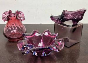 lot 308 image: 4 Pieces of Vintage Purple  Cranberry Art Glass 