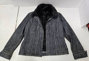 lot 389 image: Like-New Italian Designer Gray Denim Ladies Jacket by Elie Tahari - Size M