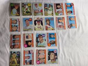 lot 45 image: Lot of 20 - 1969 Topps Vintage Baseball Cards