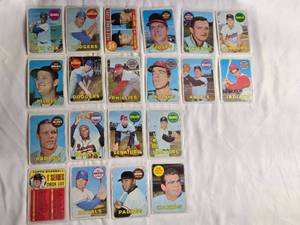 lot 49 image: Lot of 20 - 1969 Topps Vintage Baseball Card Collection