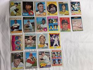 lot 60 image: Lot of 20 Vintage Baseball Cards from the 60s, 70s & 80s