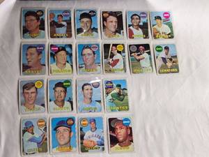lot 71 image: Lot of 20 Vintage 1969 Topps Baseball Trading Cards