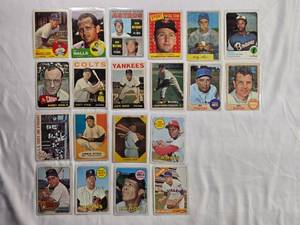 lot 125 image: Lot of 20 Vintage Topps Baseball Cards from Late 40s to the 70s
