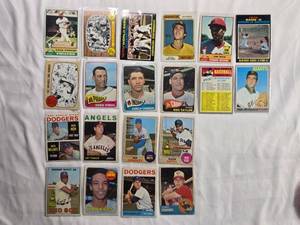 lot 156 image: Lot of 20 Vintage Topps Baseball Cards from the 1960s & 1970s