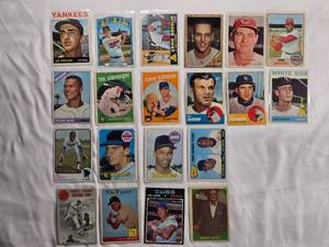 lot 168 image: Lot of 20 Vintage Topps Baseball Cards from the 50s, 60s, 70s