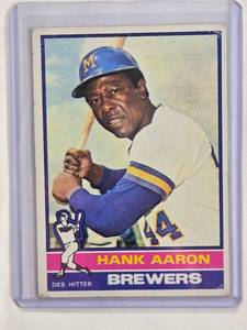 lot 177 image: Hank Aaron 1976 Topps No. 550 Vintage Baseball Card