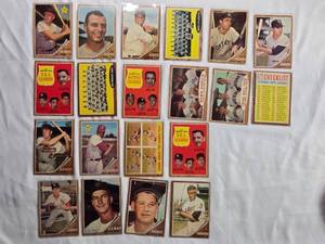 lot 180 image: Lot of 20 Vintage Topps Baseball Cards from the Early 60s