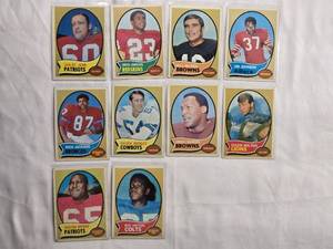 lot 221 image: Lot of 10 Vintage Topps Football Cards From 1970