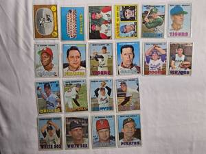 lot 252 image: Lot of 20 Vintage Topps Baseball Cards from 1967