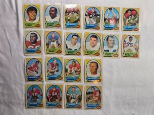 lot 269 image: Lot of 20 Vintage Topps Football Cards From 1970