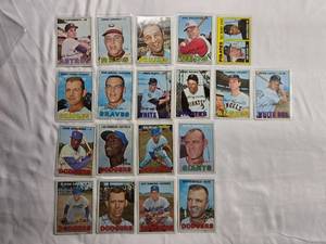 lot 277 image: Lot of 19 Vintage Topps Baseball Cards from 1967