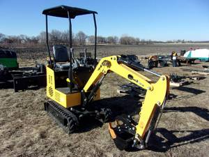 lot 2 image: Landhero Model 12 Mini Excavator