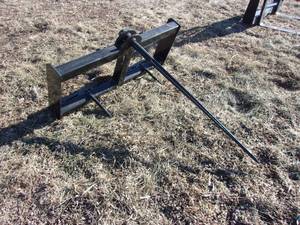 lot 11 image: Midstate Skid Steer Bale Spear. (UNUSED)