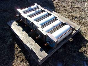 lot 33 image: 6 PneumaticAir Cylinders