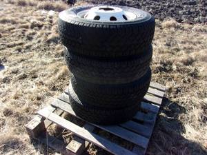 lot 37 image: 4- 22575R16 Dually Tires & Rims
