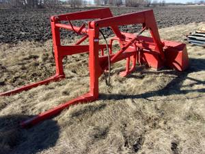 lot 38 image: Tractor Loader W6 Trip Bucket