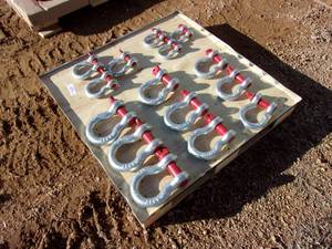 lot 84 image: 15 Threaded ClevisesShackles Various Sizes (UNUSED)