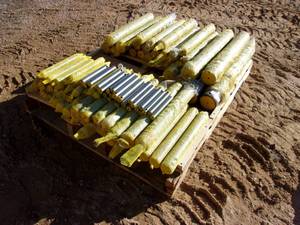 lot 85 image: Approx 100 Various Sized Backhoe Bucket Pins (UNUSED)