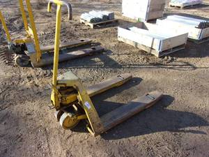lot 89 image: Pallet Jack