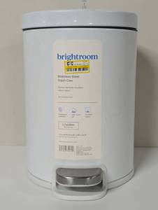 lot 30 image: 5L Round Step Trash Can - Brightroom