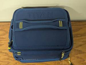 lot 197 image: Titan Arctic Zone Fridge Cold, Crush Resistant Lunch Pack - Bag Only