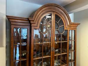 lot 6 image: Elegant Wooden China Cabinet - - Contents not included