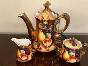 lot 158 image: Vintage Porcelain Tea Set