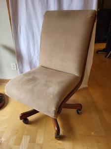 lot 238 image: Vintage Swivel Office Chair