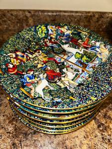 lot 241 image: Haviland La Licorne Plates Set