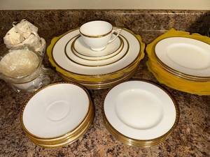 lot 242 image: Fine China Dinnerware Set Gold Trim
